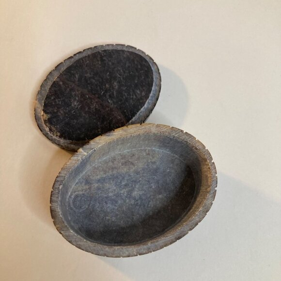 Vintage Hand Carved Soapstone Trinket Box Floral Inlayed Cover 2 x 3" Black Red - Picture 6 of 8